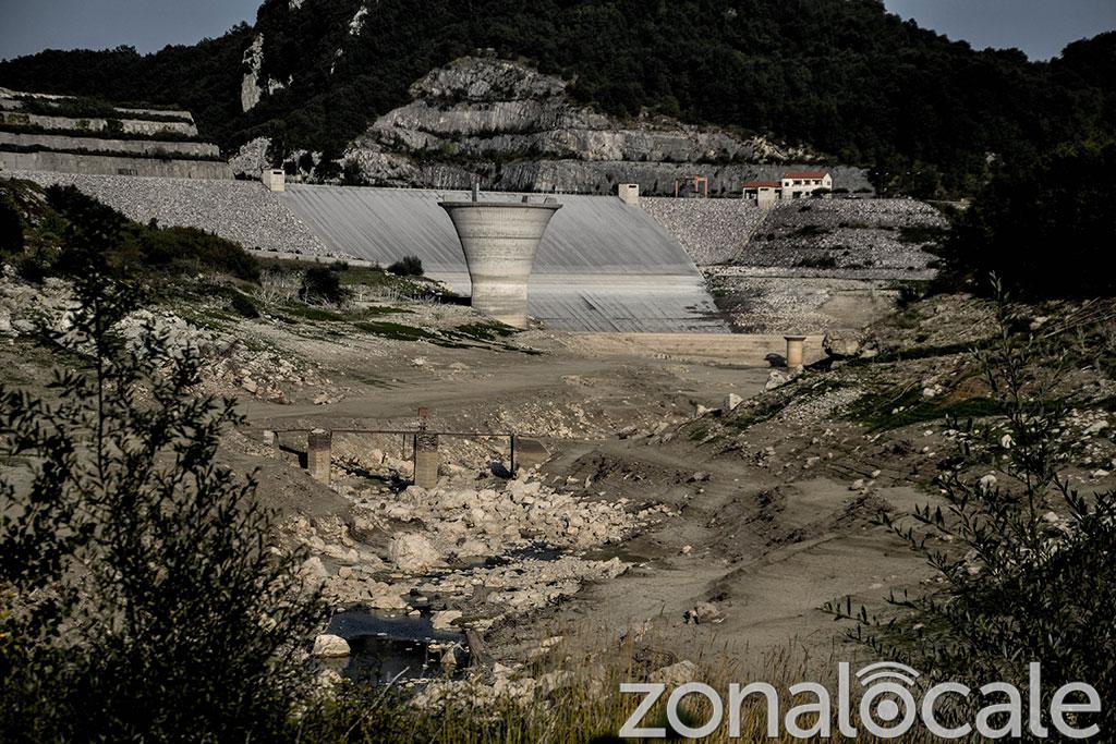 La diga di Chiauci vuota, la foto è del 13 settembre
